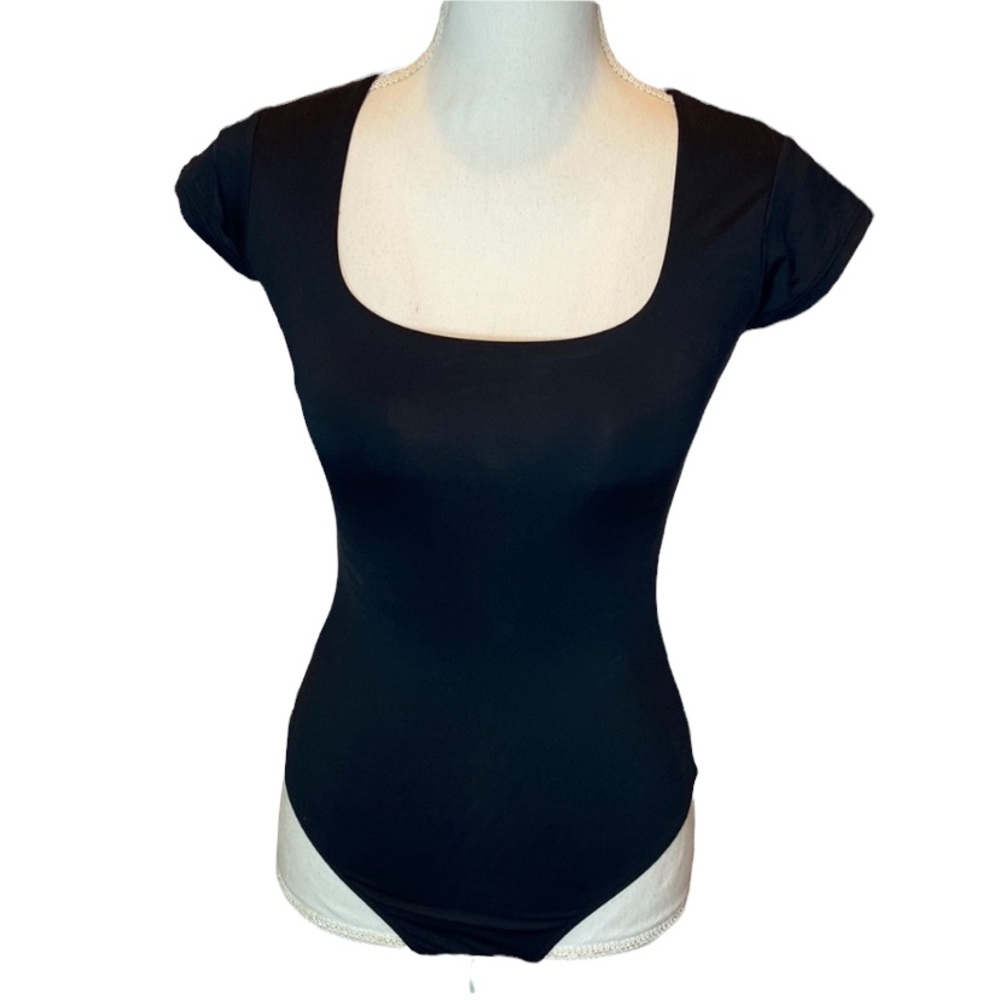Chemistri Slinky Stretch Black Bodysuit Top Cap Sleeves Thong Snap Closure NWT